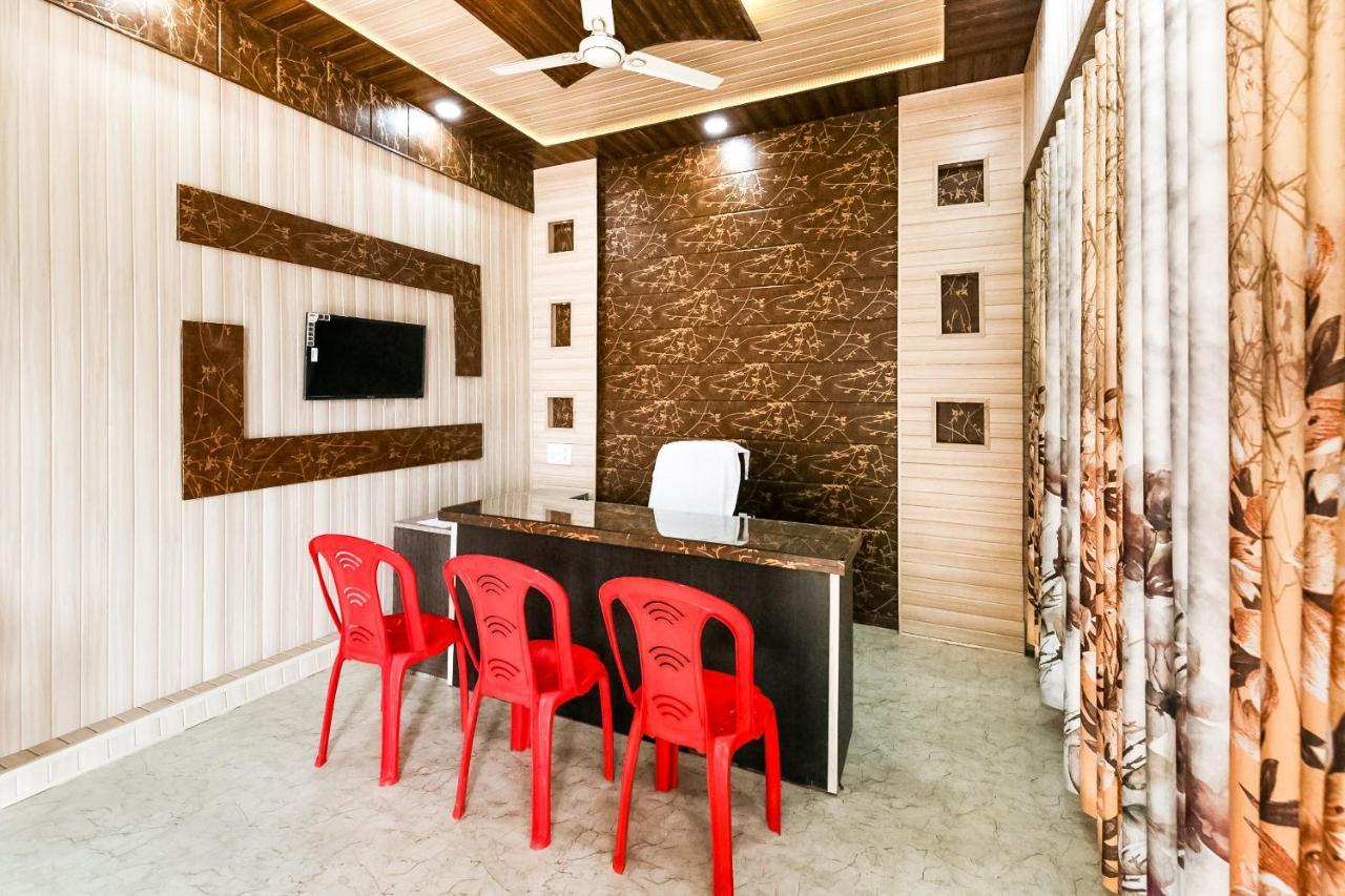 Oyo 69647 Yash Lodge Dzsabalpur Kültér fotó