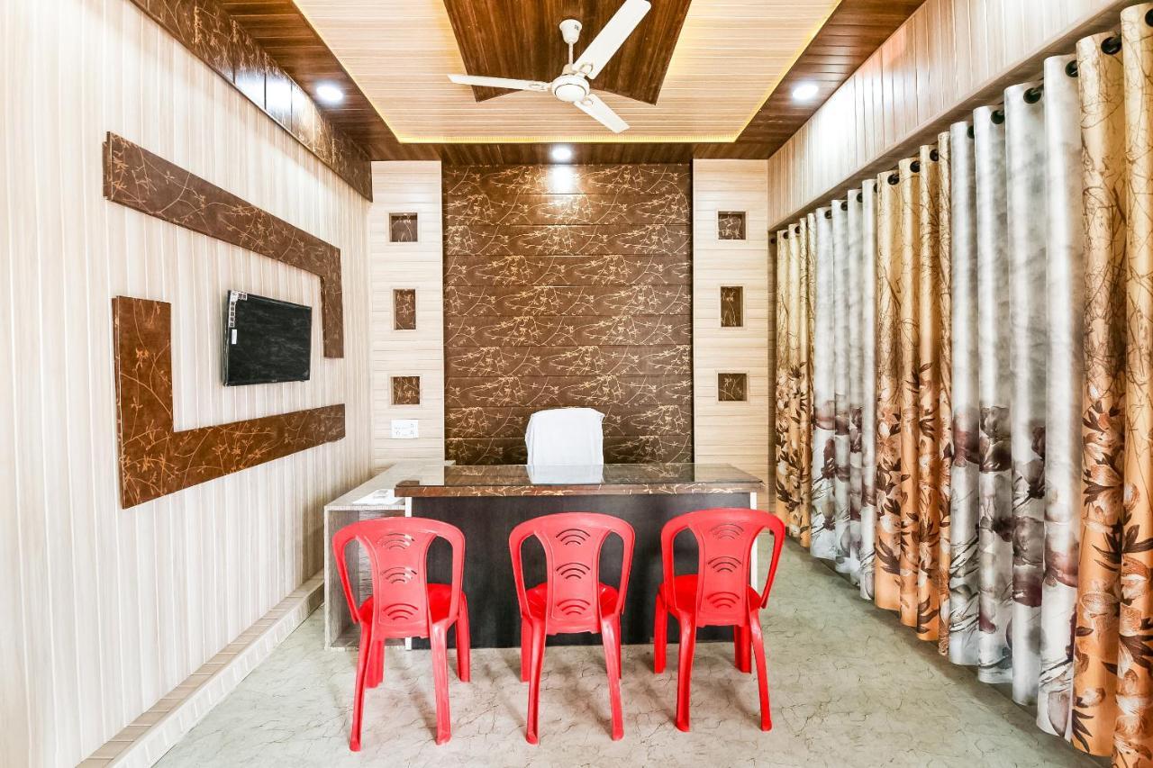 Oyo 69647 Yash Lodge Dzsabalpur Kültér fotó