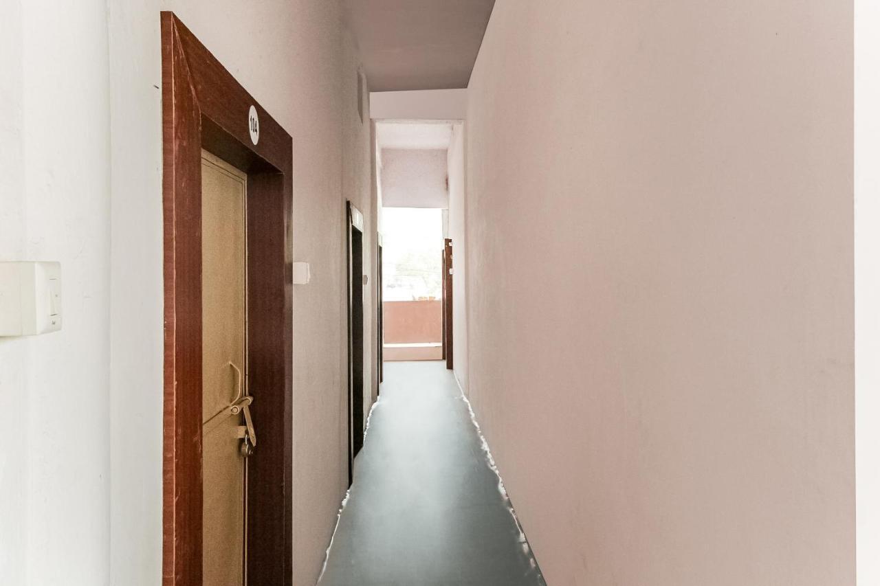 Oyo 69647 Yash Lodge Dzsabalpur Kültér fotó