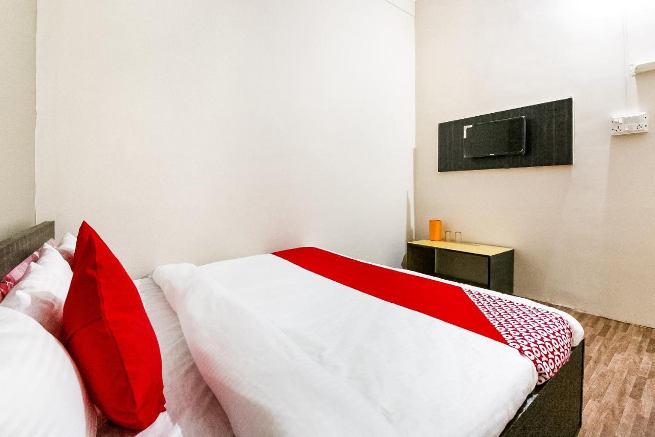 Oyo 69647 Yash Lodge Dzsabalpur Kültér fotó