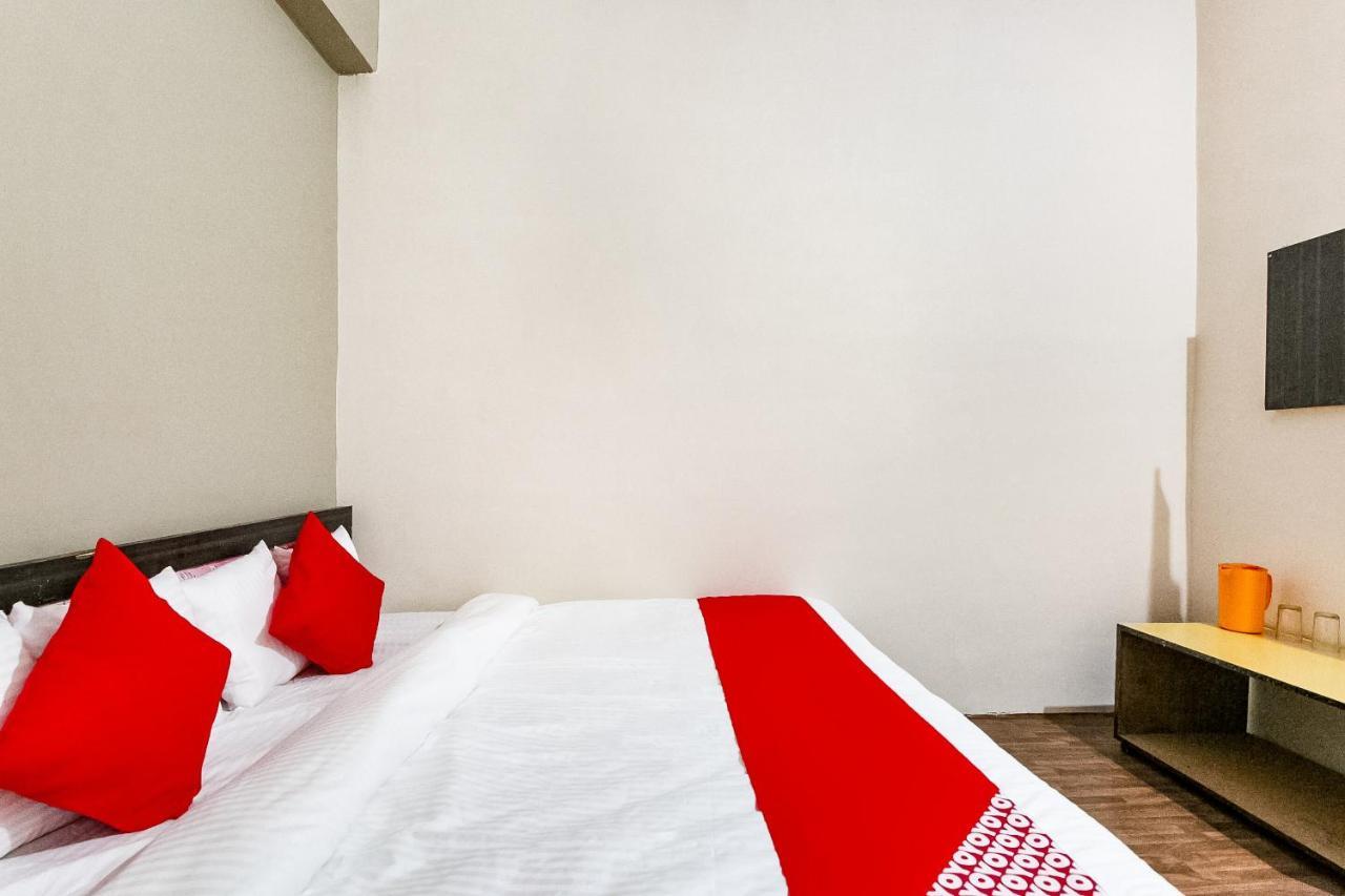 Oyo 69647 Yash Lodge Dzsabalpur Kültér fotó