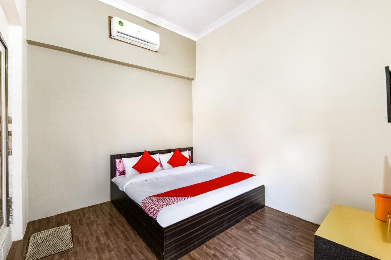 Oyo 69647 Yash Lodge Dzsabalpur Kültér fotó