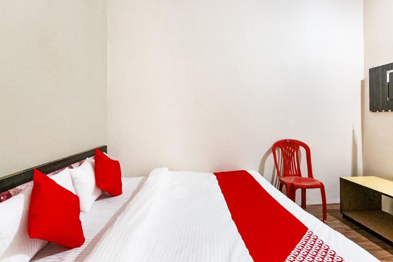 Oyo 69647 Yash Lodge Dzsabalpur Kültér fotó