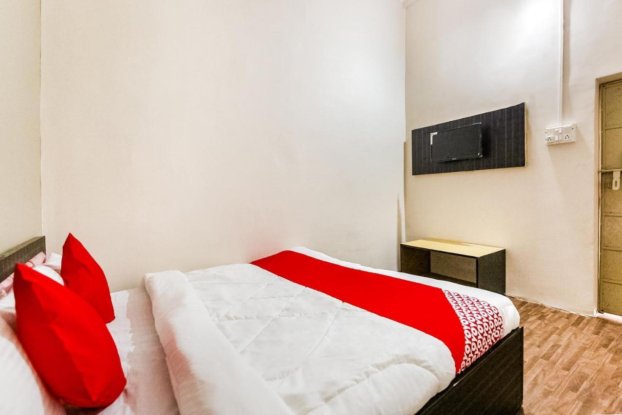 Oyo 69647 Yash Lodge Dzsabalpur Kültér fotó